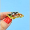 Pin Sushi – metalowa przypinka | 3,5 × 1,5 cm | Paw Generation