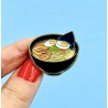 Pin Ramen – przypinka cynkowa | 3,1 × 2,6 cm | Paw Generation