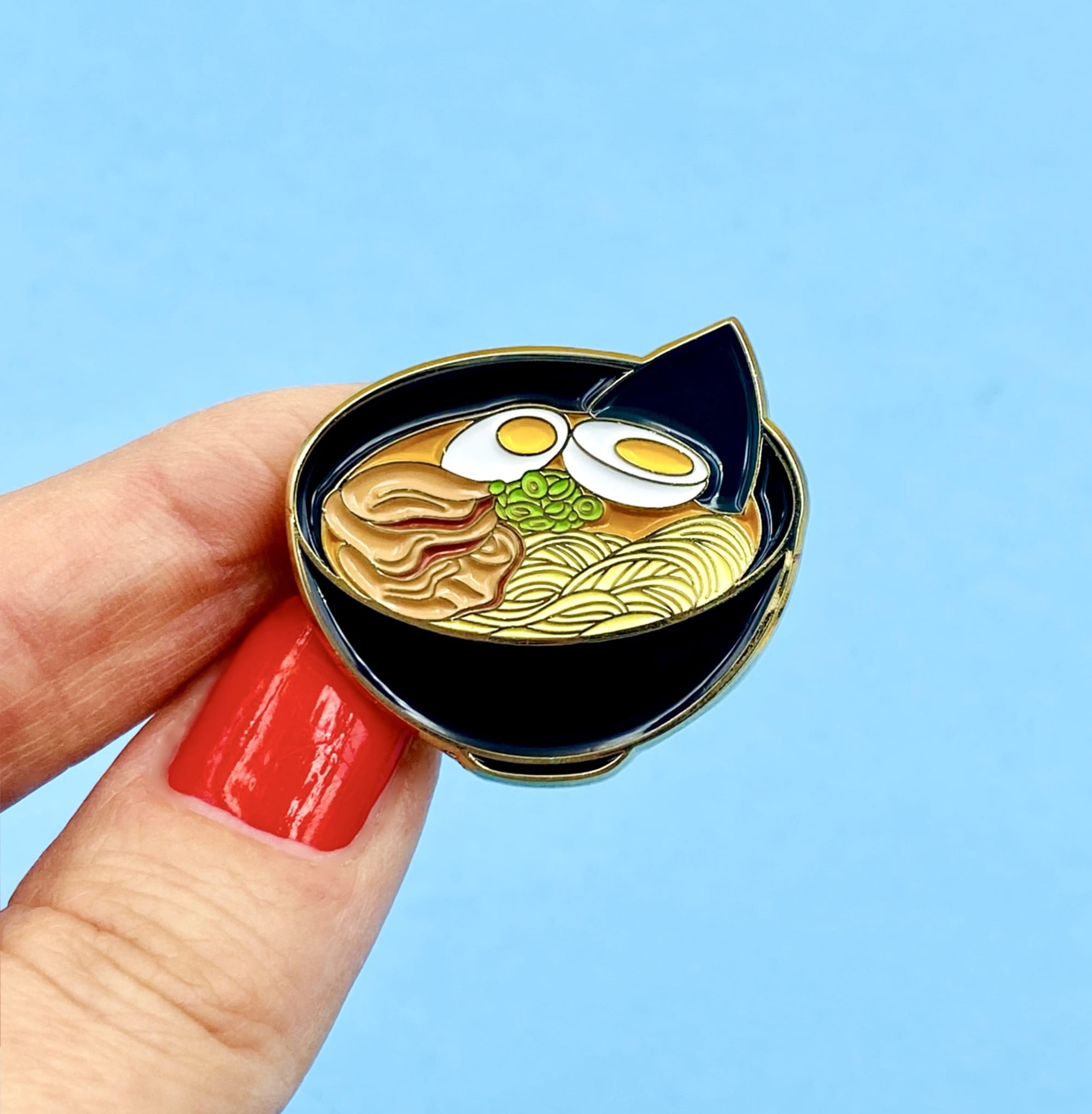 Pin Ramen – przypinka cynkowa | 3,1 × 2,6 cm | Paw Generation