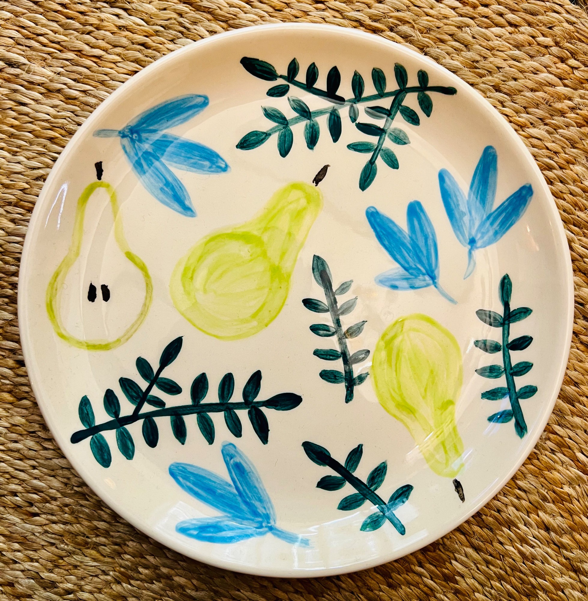 Talerz w zielone gruszki 21 cm – ręcznie malowany | M2K ceramika