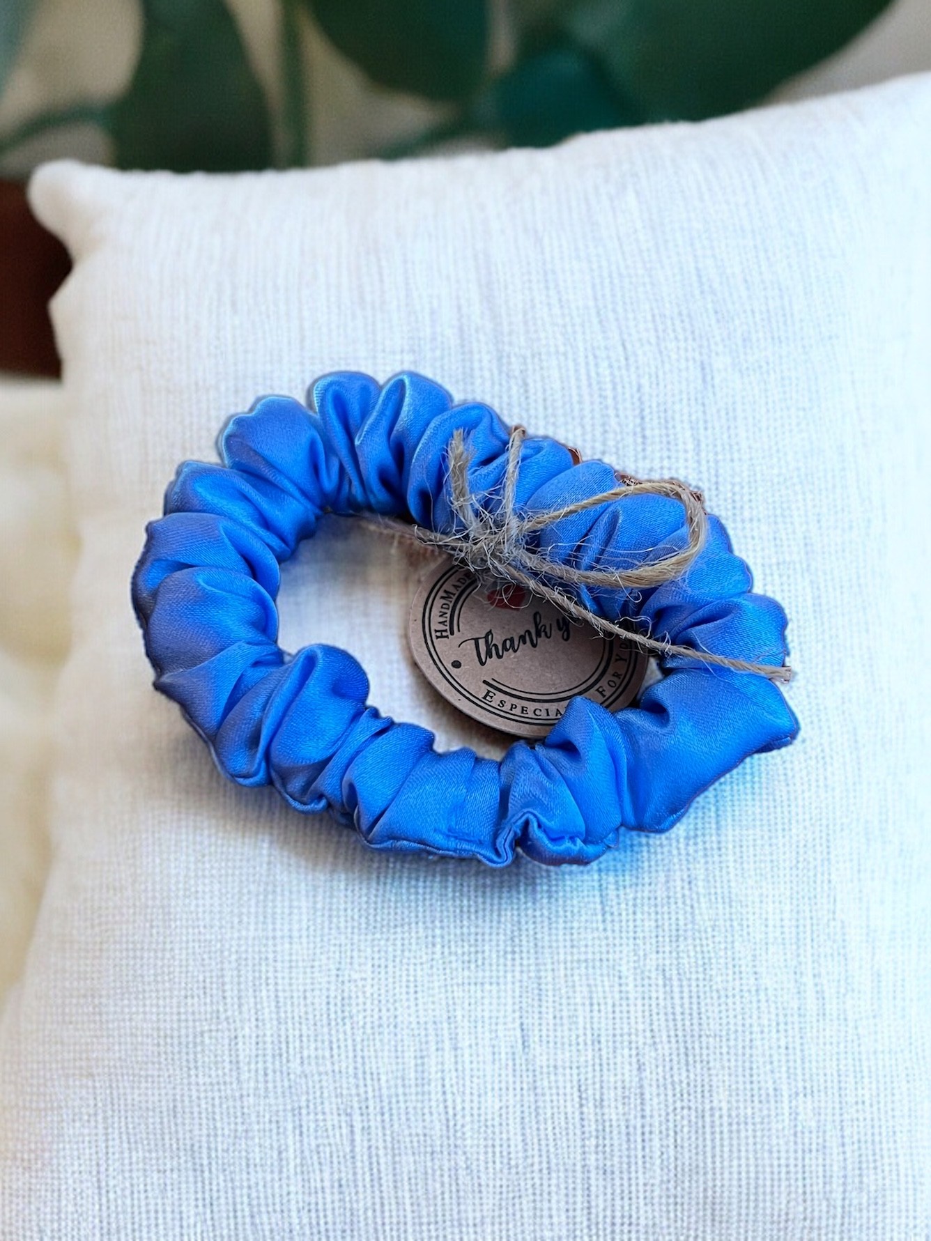 Jedwabna gumka do włosów scrunchie MINI jasny niebieski Dotyk Jedwabiu