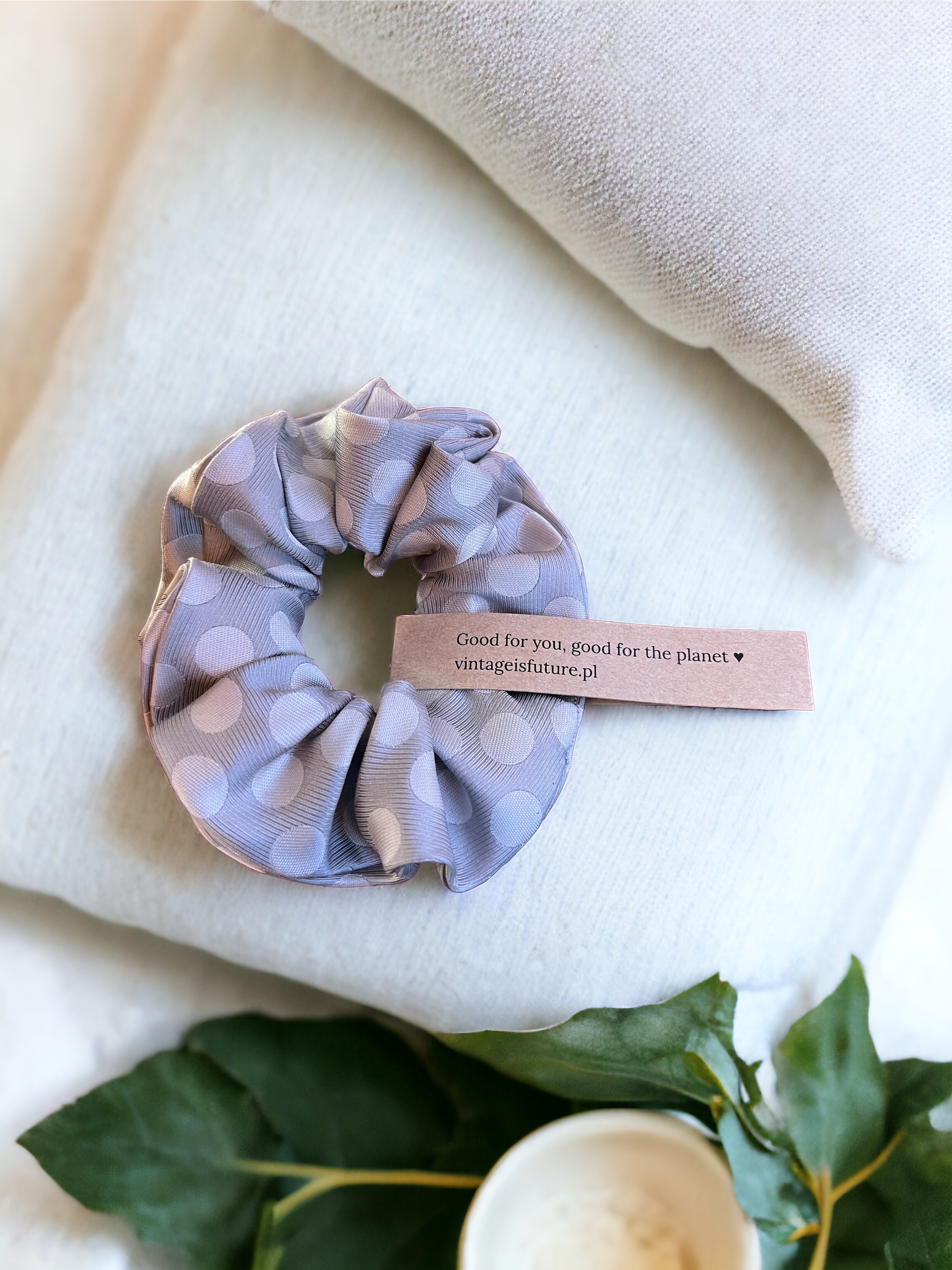 Jedwabna gumka do włosów scrunchie no. 3 vintageisfuture.pl