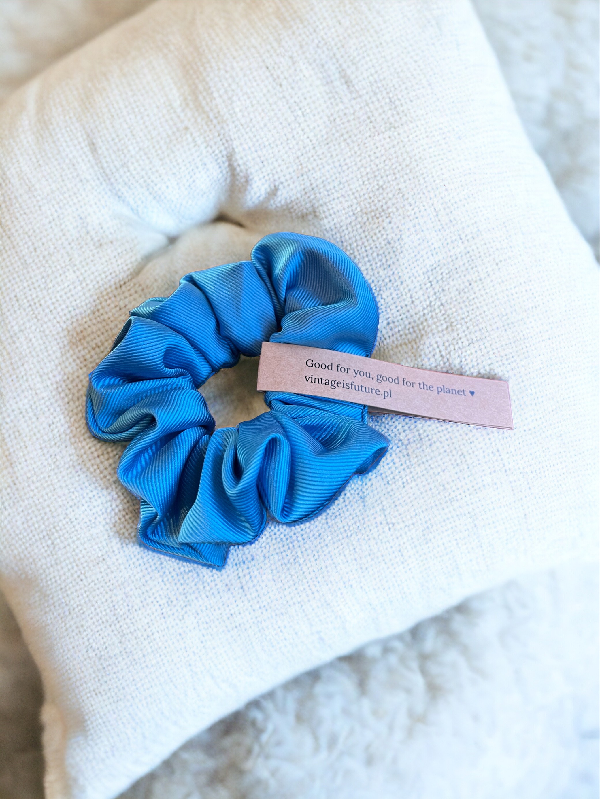 Jedwabna gumka do włosów scrunchie no. 4 vintageisfuture.pl