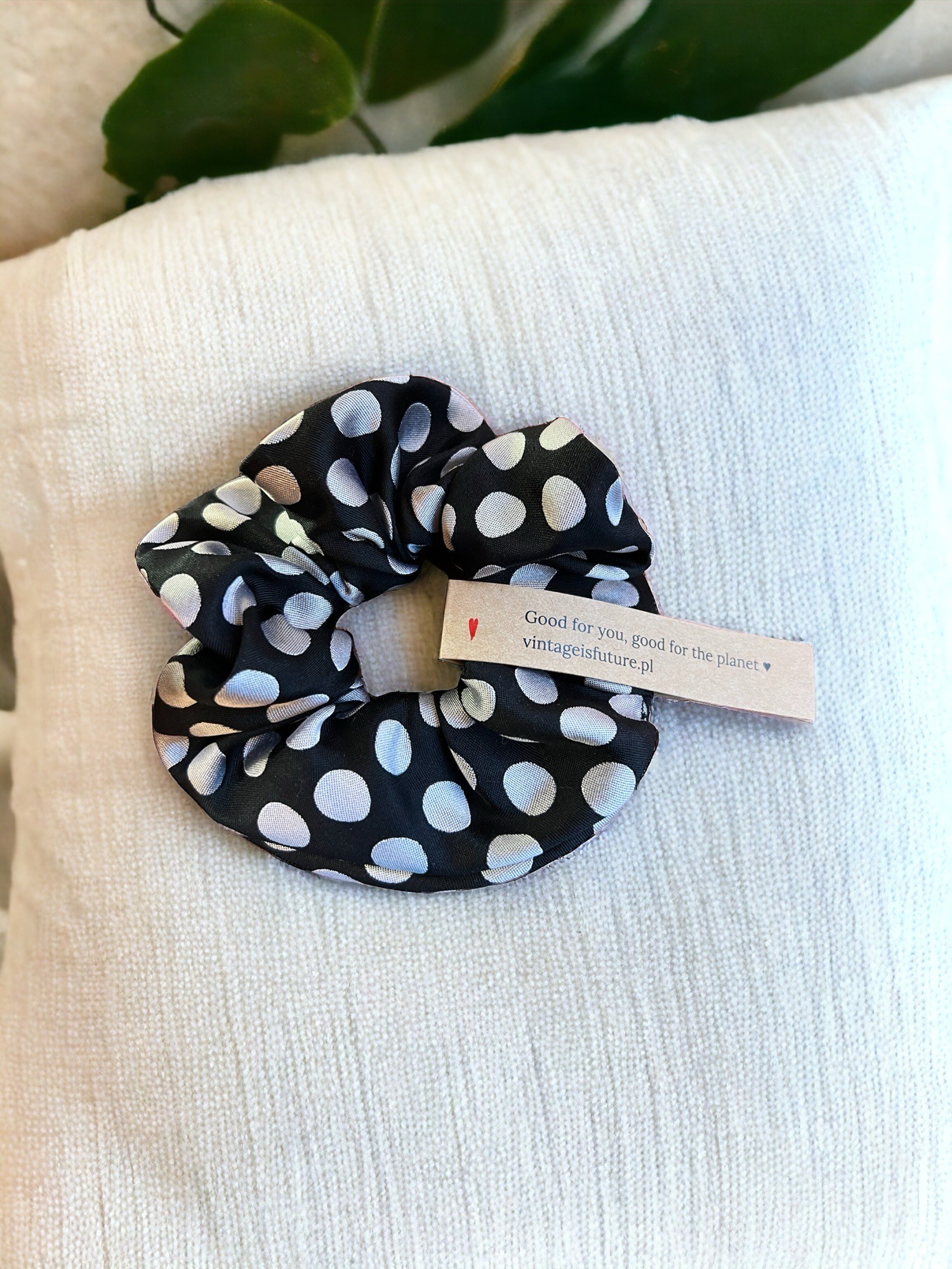 Jedwabna gumka do włosów scrunchie PREMIUM no. 10 vintageisfuture.pl
