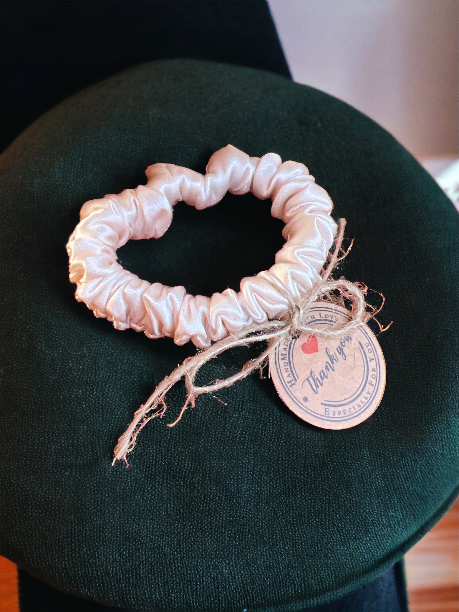 Jedwabna gumka do włosów scrunchie MINI mleczny beż Dotyk Jedwabiu