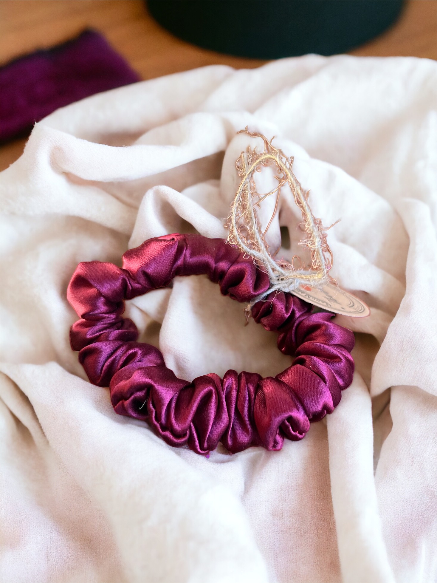 Jedwabna gumka do włosów scrunchie MINI bordo Dotyk Jedwabiu