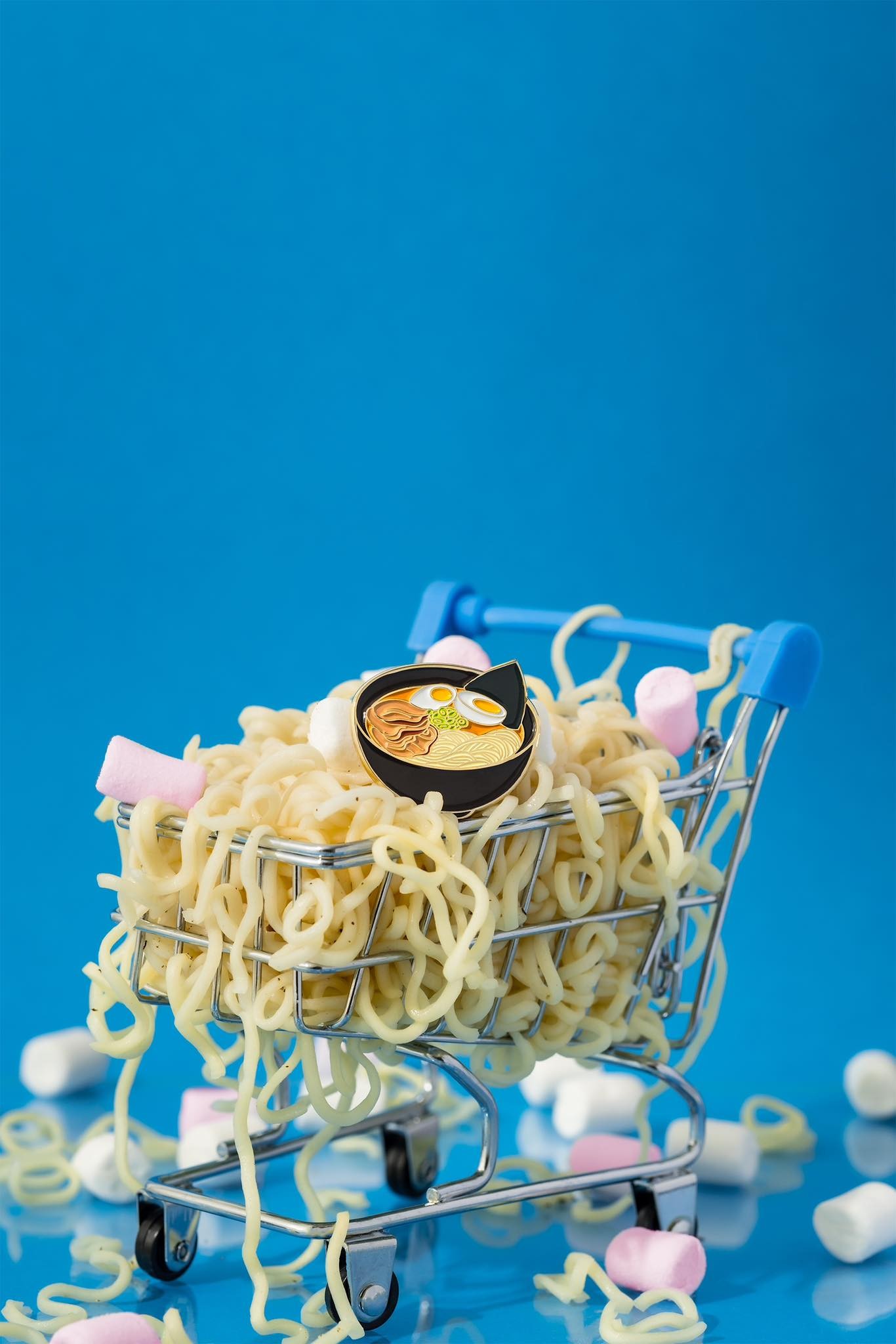 Pin Ramen – przypinka cynkowa | 3,1 × 2,6 cm | Paw Generation