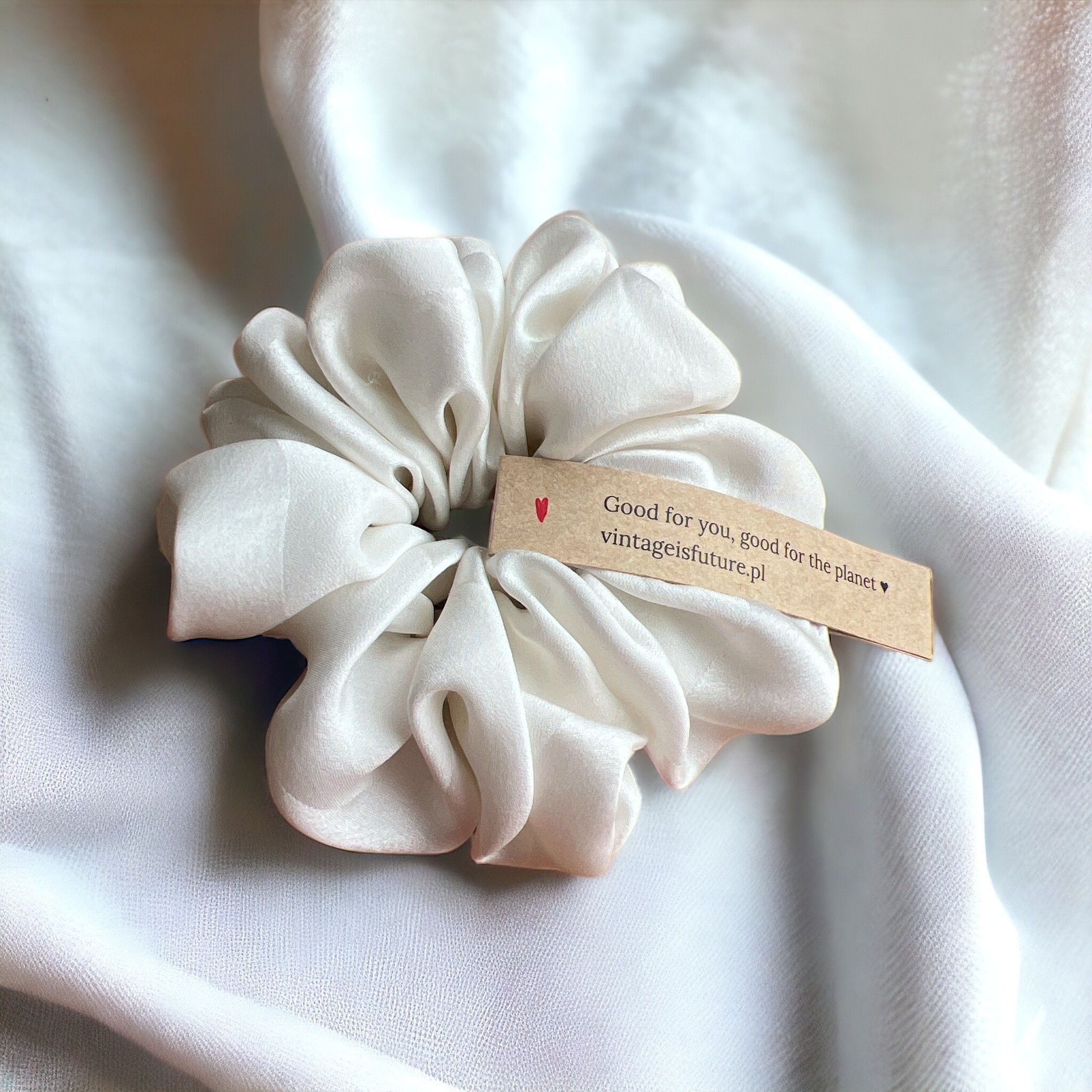 Jedwabna gumka do włosów scrunchie PREMIUM Snowy Silk Swirl