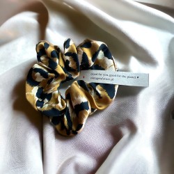Jedwabna gumka do włosów scrunchie PREMIUM Wild Whimsy
