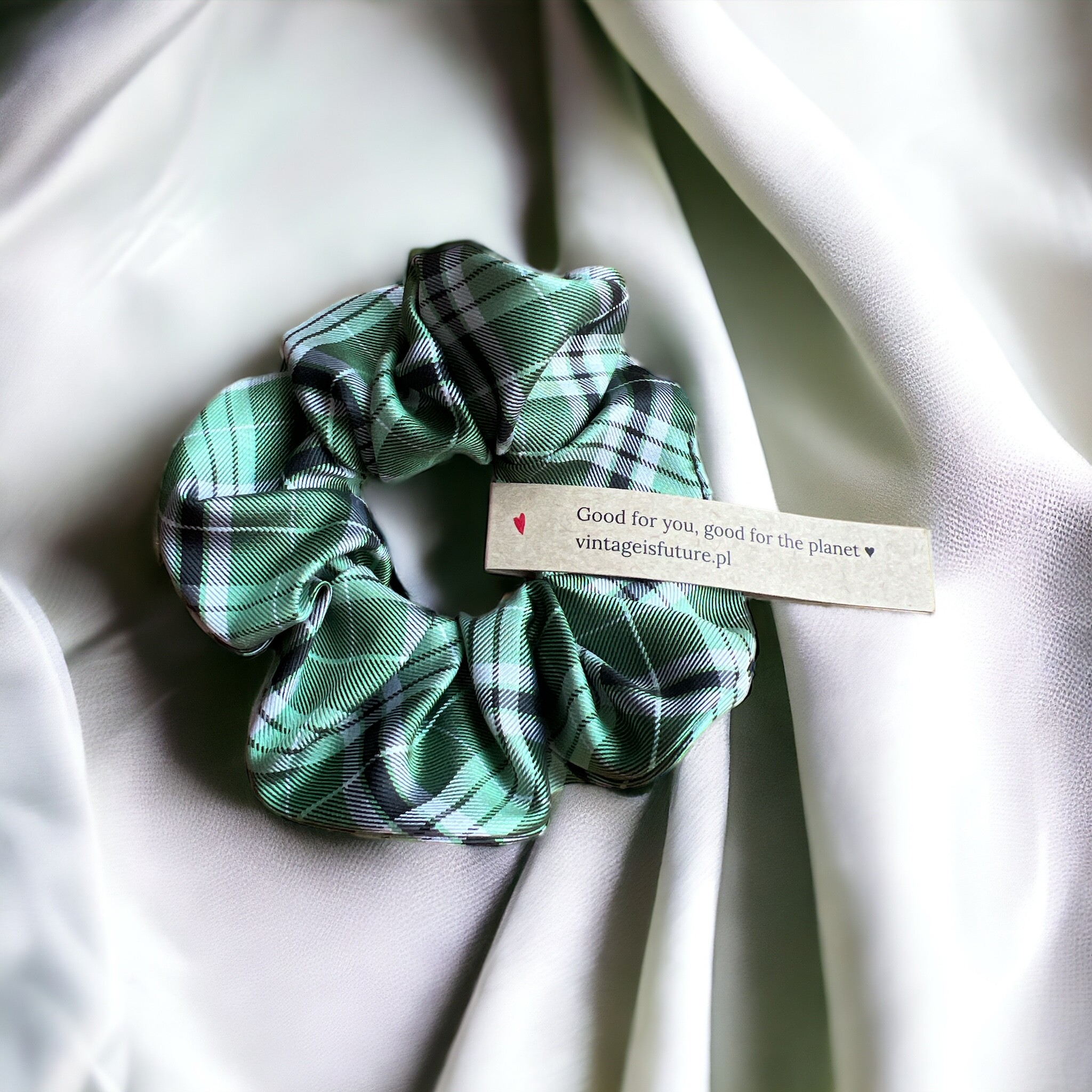 Jedwabna gumka do włosów scrunchie PREMIUM Springtime Plaid