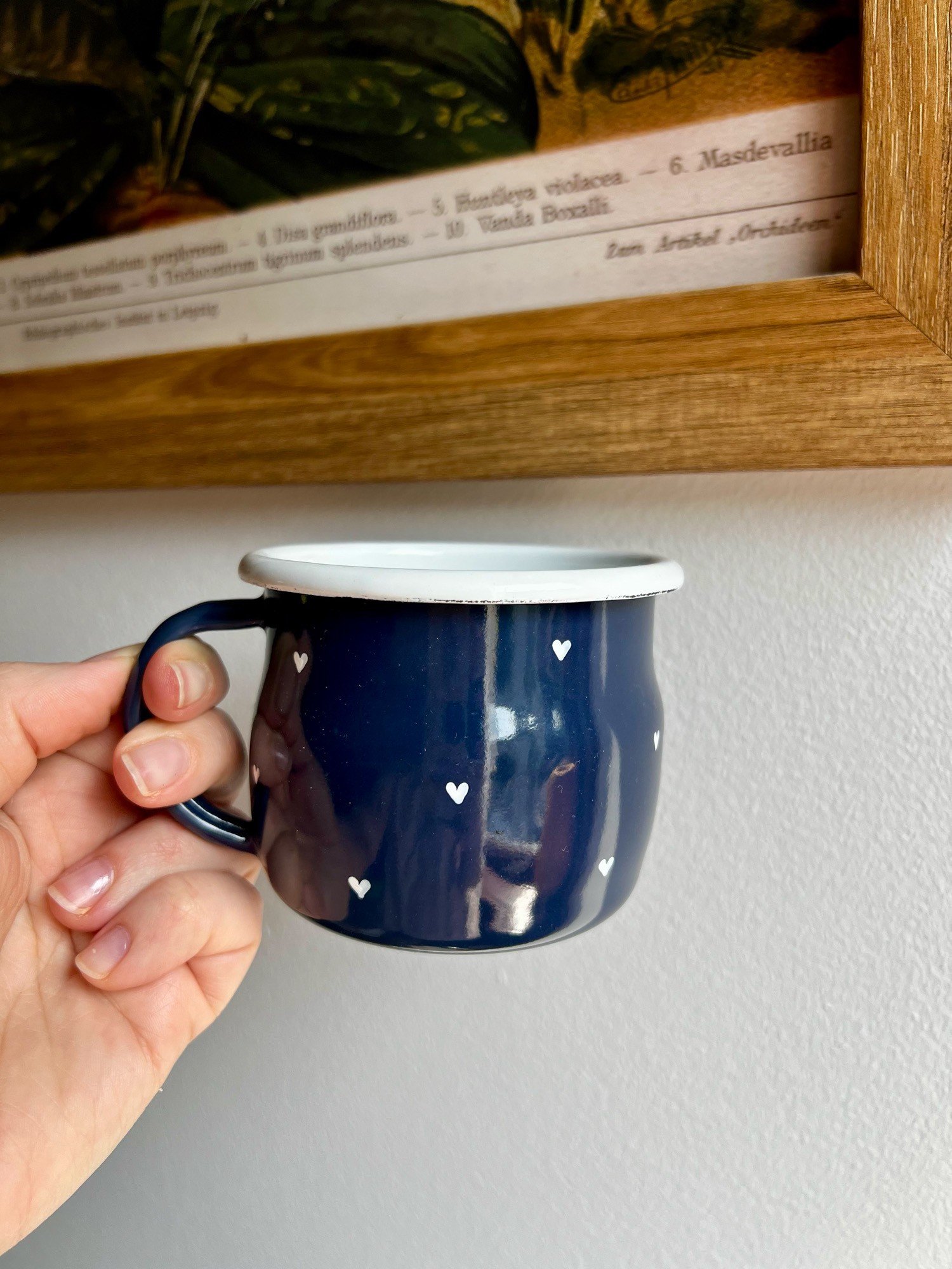 Kubek emaliowany granatowy w białe serca | retro ręcznie malowany 330 ml