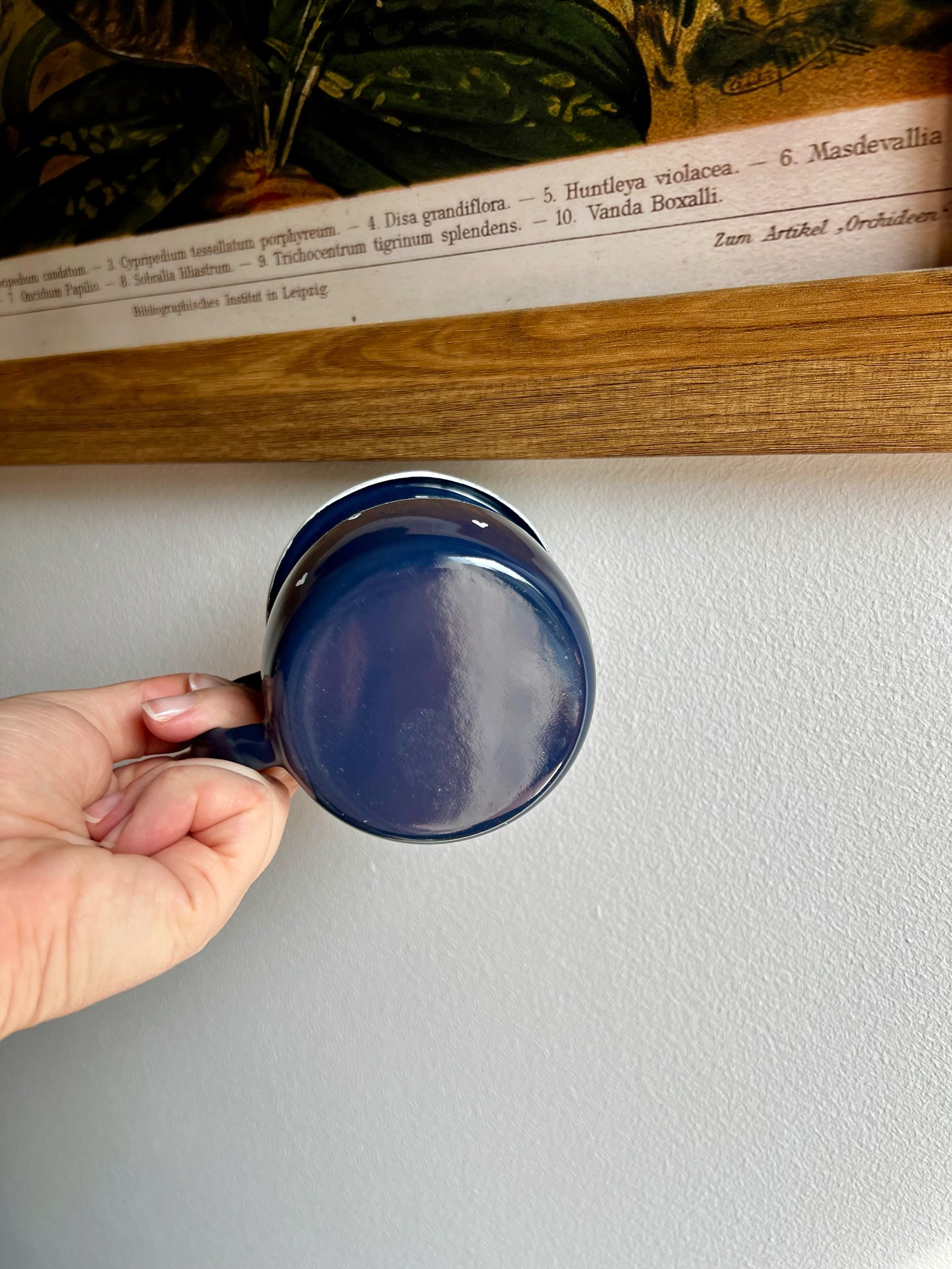 Kubek emaliowany granatowy w białe serca | retro ręcznie malowany 330 ml