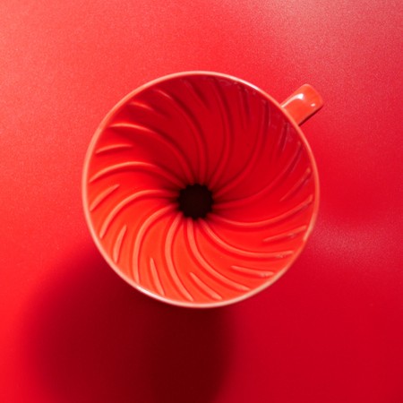 Ceramiczny drip Hario V60-02 czerwony – do 4 filiżanek kawy