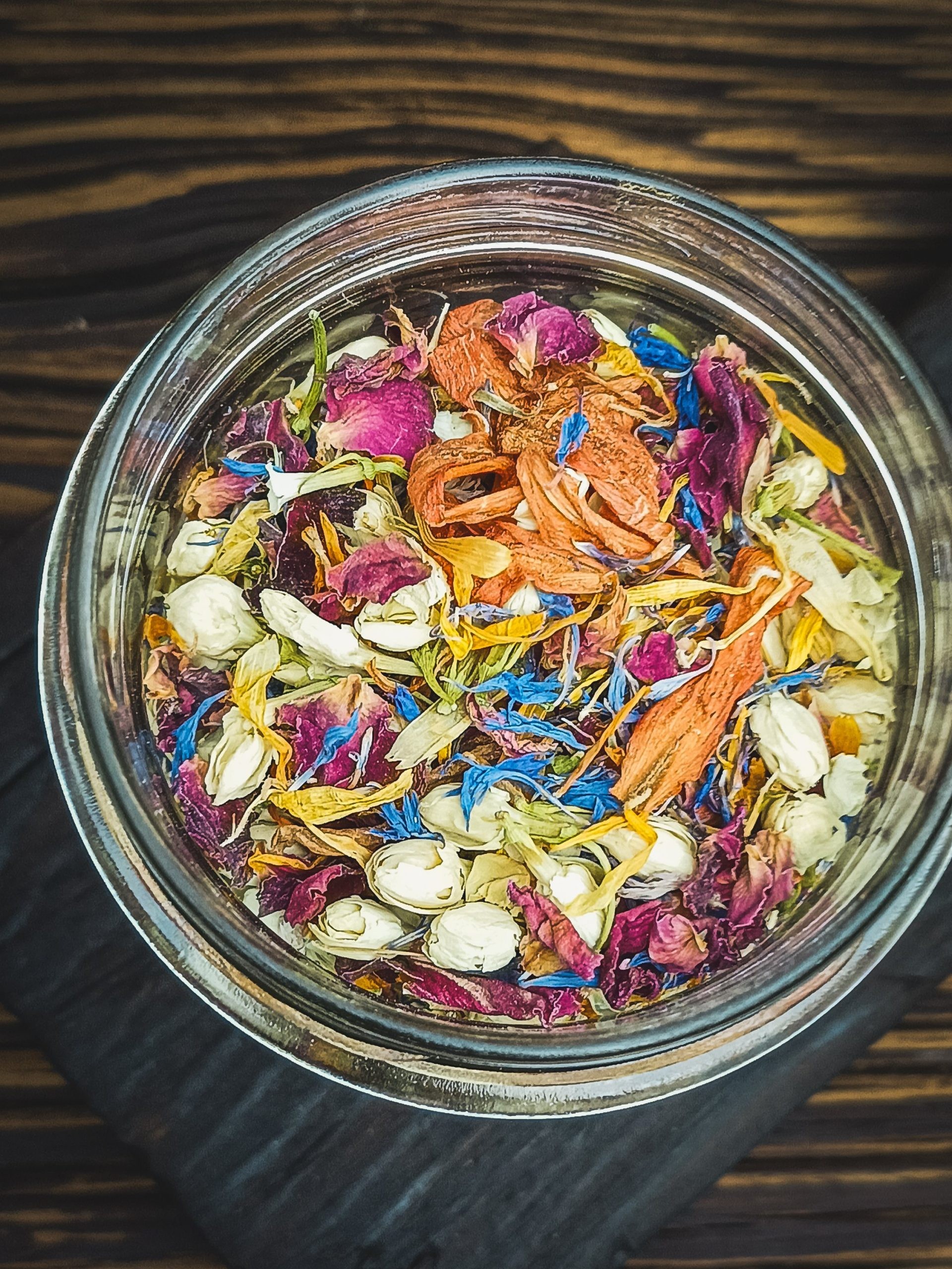 Kwiaty do herbaty – mieszanka jadalnych kwiatów | 20 g | Tatrzańska Spiżarnia